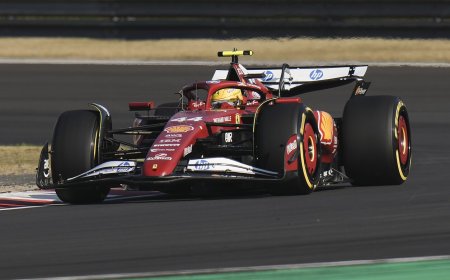 Kinijos „Formulės-1“ etapo sprinto kvalifikacijoje greičiausias buvo Hamiltonas