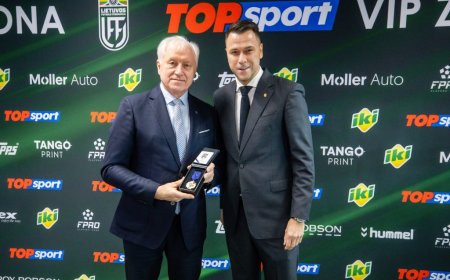 Rungtynėse su Suomija įteikti LFF ordinai nusipelniusiems asmenims