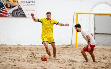 Trijų įvarčių deficitą naikinusi paplūdimio futbolo rinktinė pratęsime nusileido čekams