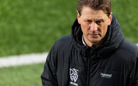 Lemiamas kovas su moterų rinktine pasitinkantis Ražanauskas: svarbiausia – žaisti drąsiai