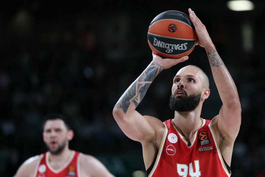 Dramatiška pergalė Madride atvėrė „Olympiacos“ klubui kelią į finalo ketvertą