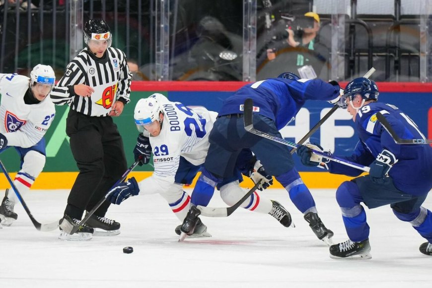 Suomiai pasaulio ledo ritulio čempionate paskutinėmis minutėmis išplėšė pergalę prieš Prancūziją, Čekija ir toliau išlieka be pralaimėjimų