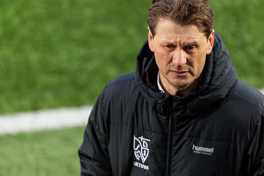 Lemiamas kovas su moterų rinktine pasitinkantis Ražanauskas: svarbiausia – žaisti drąsiai