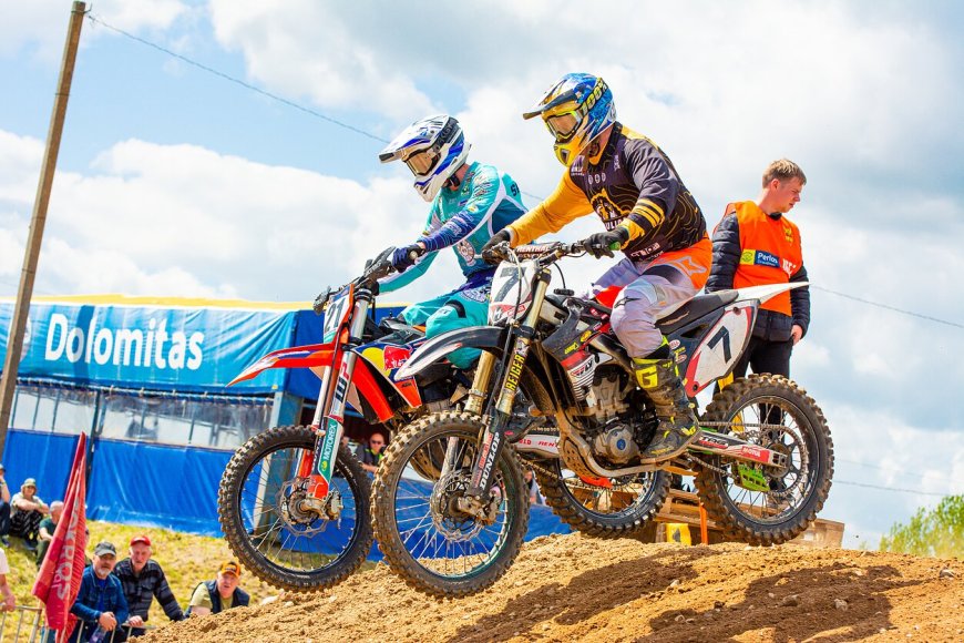 Lietuviai kovoje su Baltijos elitu: motokroso čempionato starte netrūko adrenalino