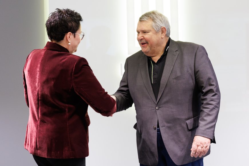 Valentinui Mizgaičiui įteiktas LTOK apdovanojimas