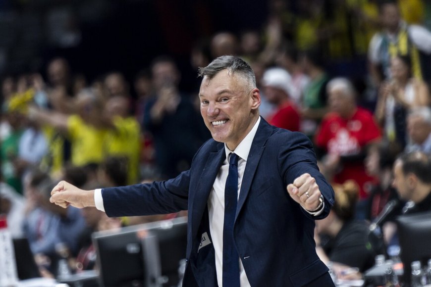 Po triumfo Eurolygoje Jasikevičiaus „Fenerbahče“ pergale pradėjo atkrintamąsias Turkijoje