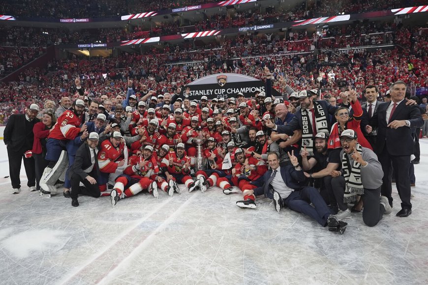 „Panthers“ apgynė NHL čempionų titulą